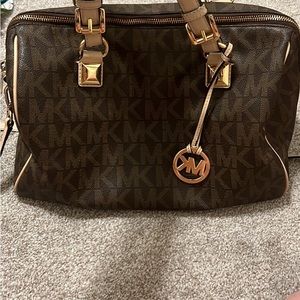 Like new authentic michael kors bag